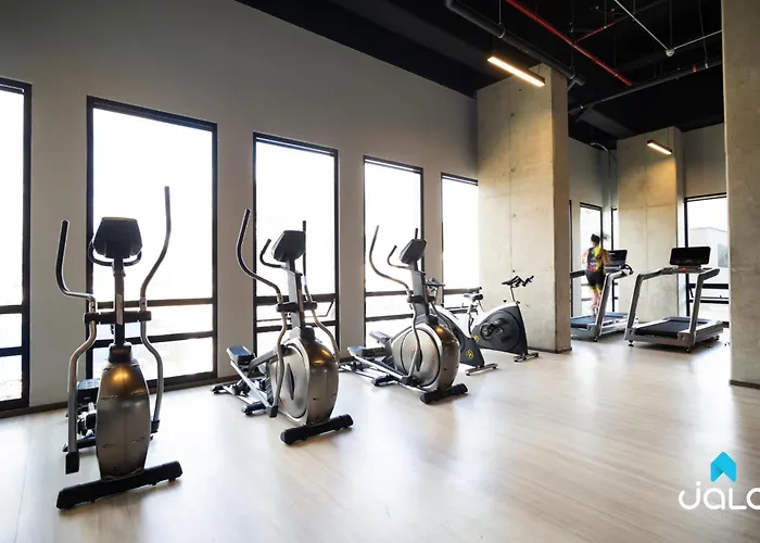 72 HUB Apartments - Pool - Gym - Sauna - Pet Friendly